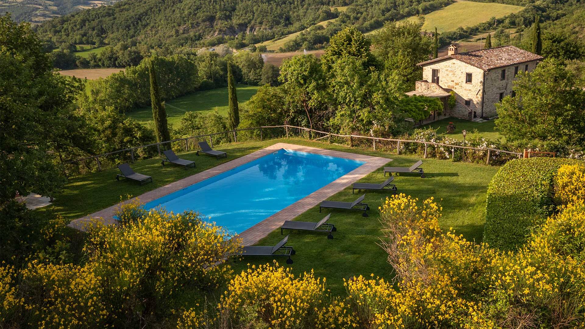 luxury vacation villa for rent in Umbria with private pool